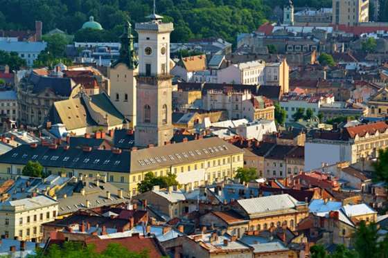 Lviv-Town-Hall-Rynok-Square_CS